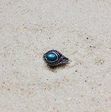 Load image into Gallery viewer, Mini Turquoise Stone Ring US5.75

